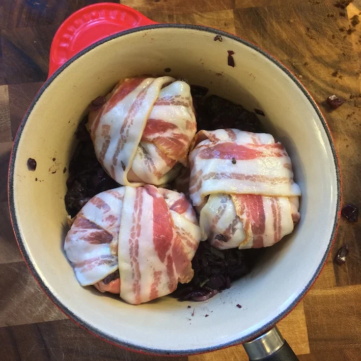 Fyldte hjerter med rosenkål og bagte hvidløg