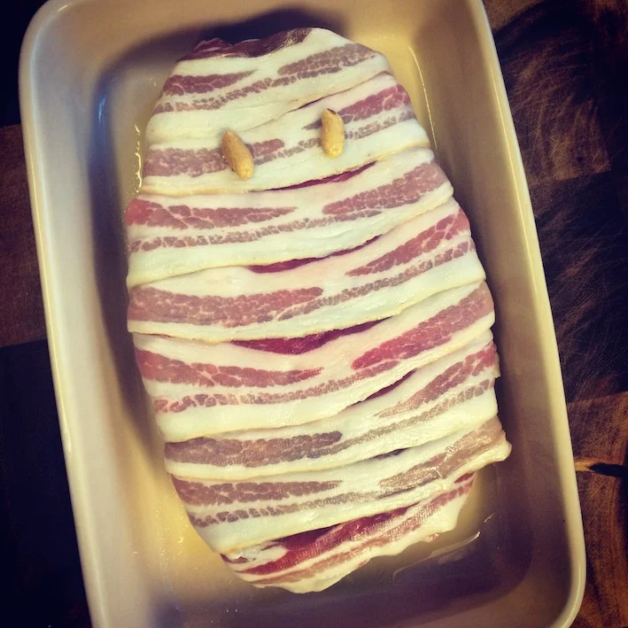 Forloren hare med lynkål og surt