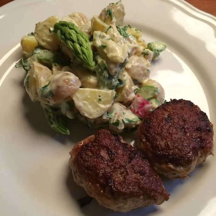 Frikadeller med kartoffelsalat