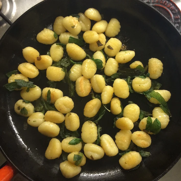 Gnocchi med smør og salvie - Virkelig god mad på under 10 minutter
