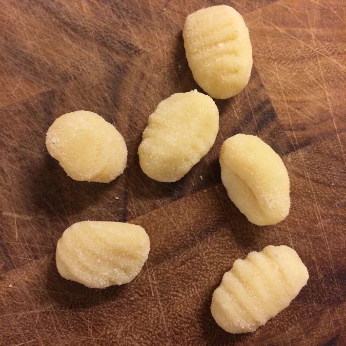 Gnocchi med svampe, chili og kapers