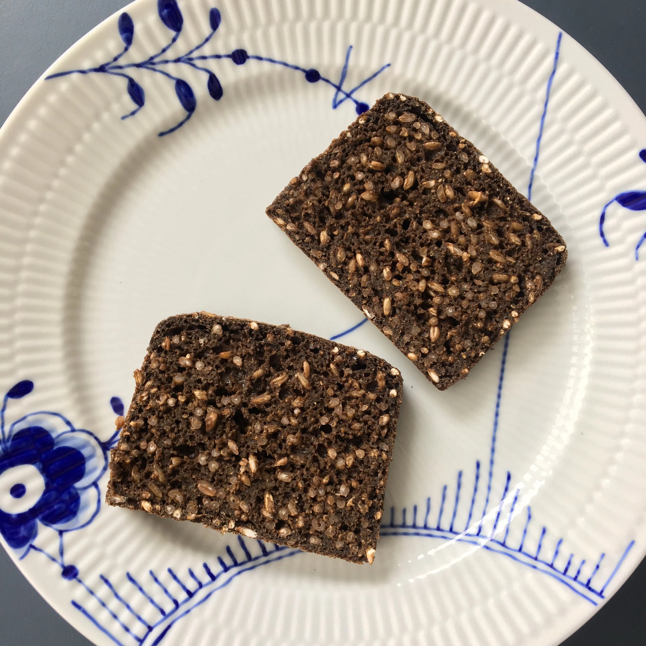Opskrift på rugbrød med bløde kerner — Steg & Bras