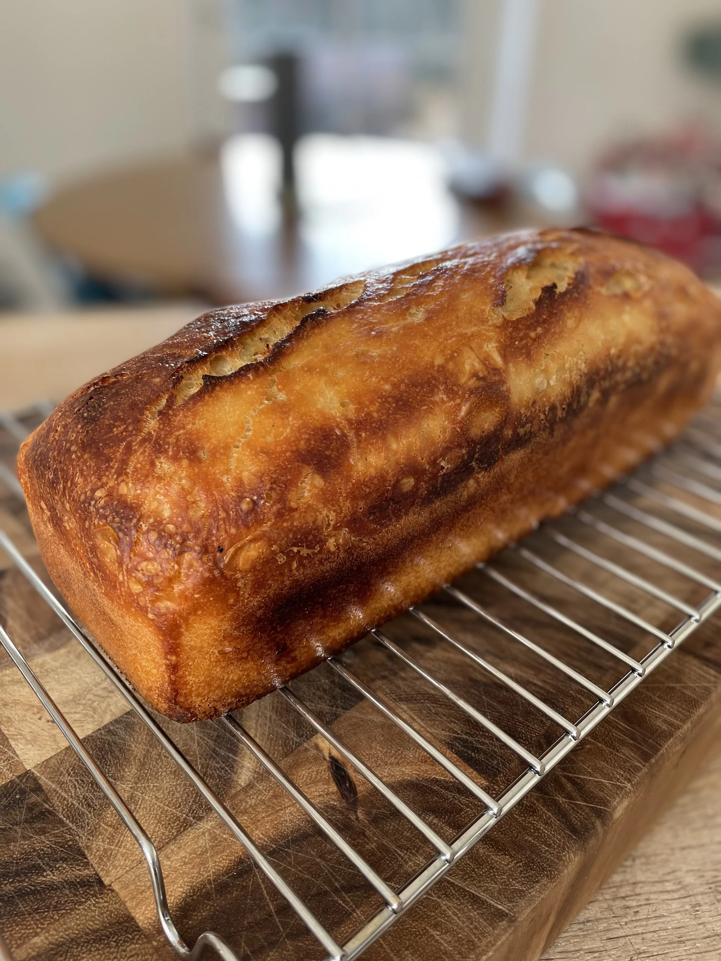 Surdejsbrød bagt i brødform