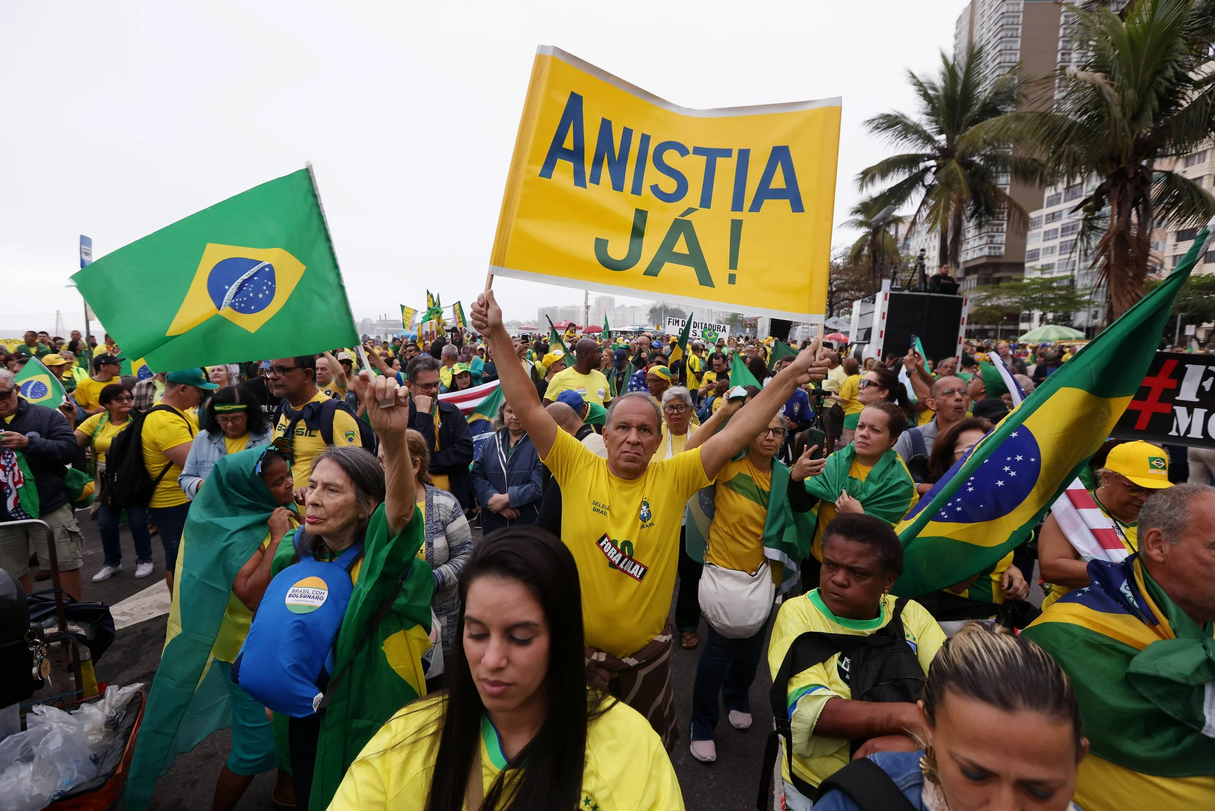 man holds a sign saying, ‘Amnesty Now!’ joining approximately 42,000 supporters who rallied on Copacabana Beach for the ‘Reaja Brasil’ (Brazil Reacts) protest on Brazil’s Independence Day.