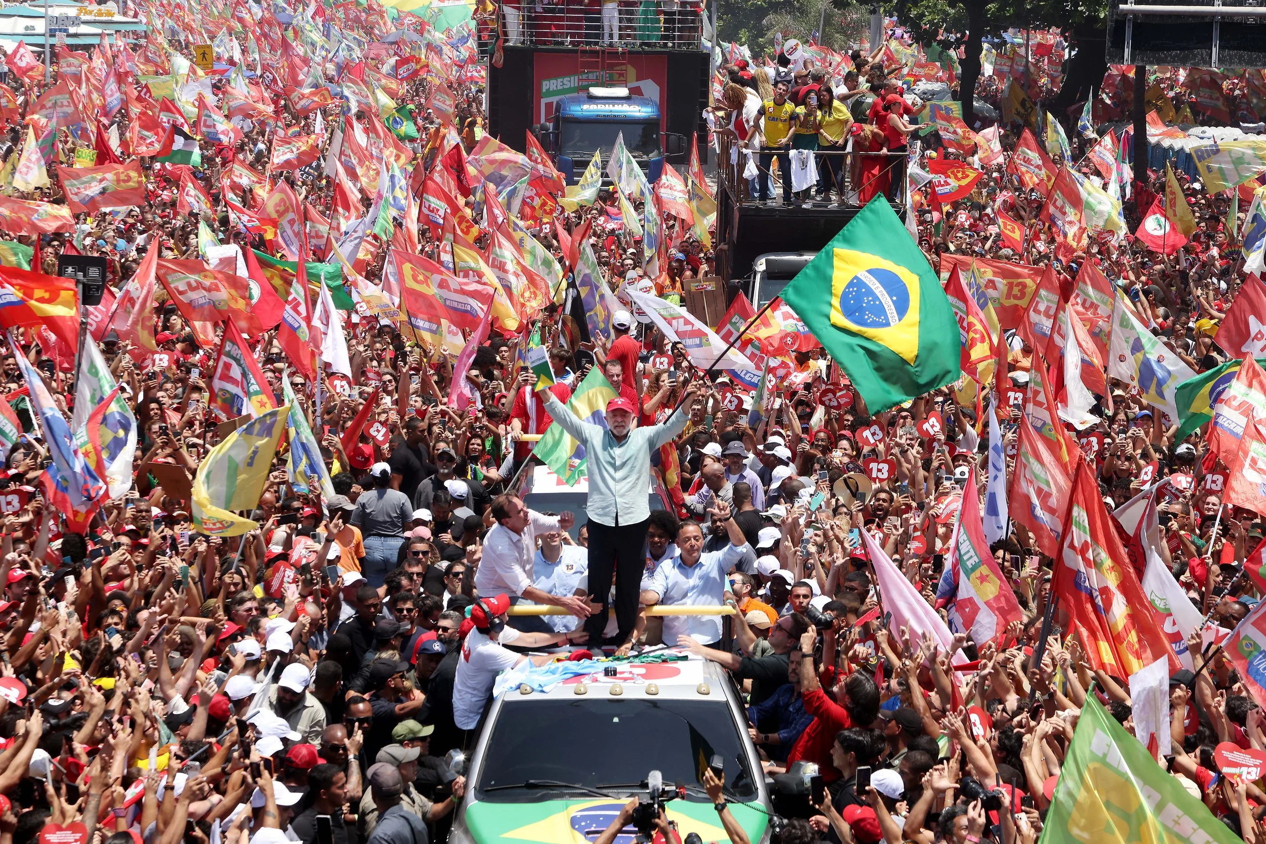 An estimated 1.1 million supporters gathered in Copacabana for a campaign rally led by President LUIZ INÁCIO LULA DA SILVA on the final day of campaigning ahead of the presidential runoff