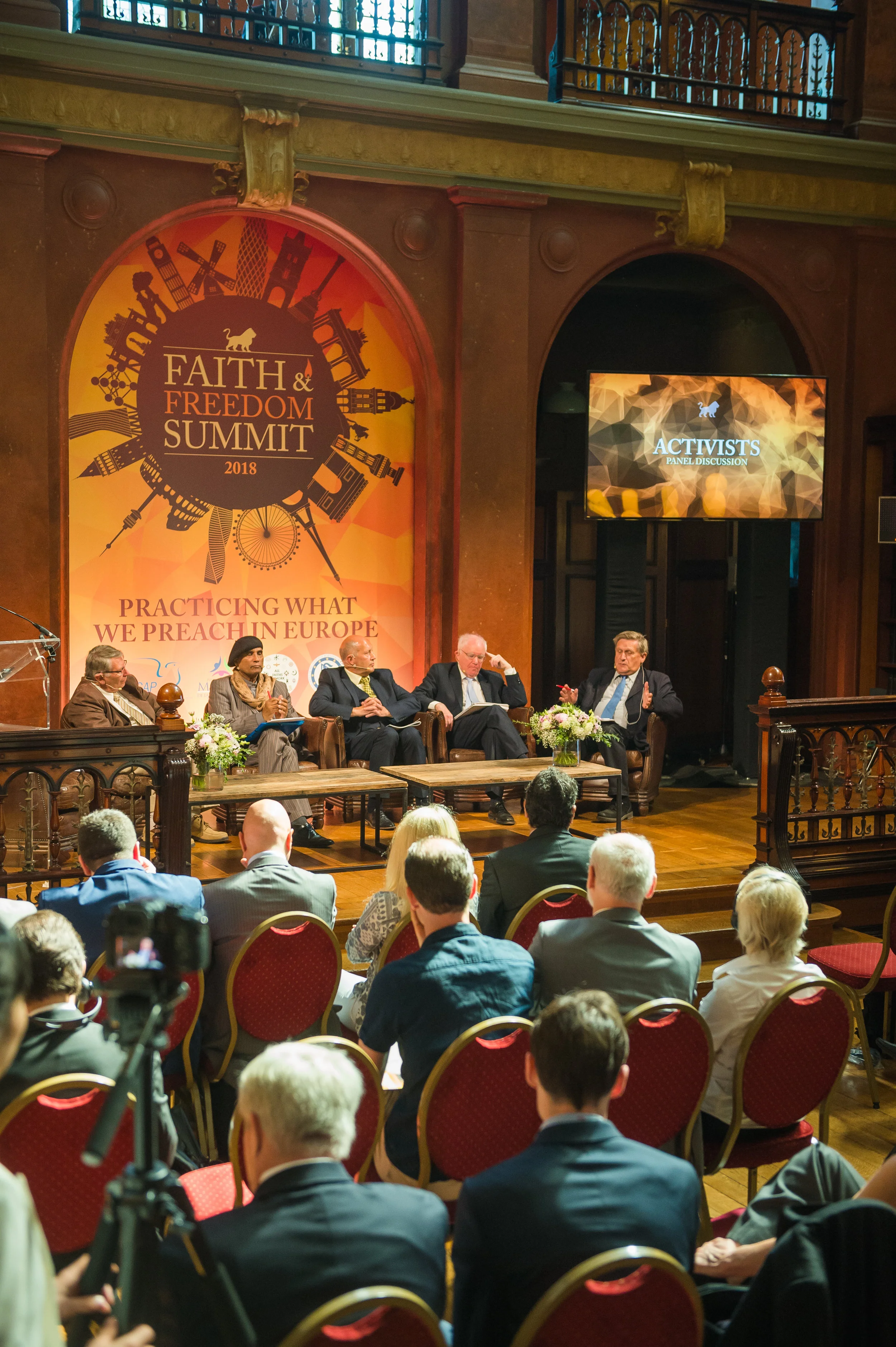 18_06_28_edificio_faithfreedom_summit_2018_552_28425941277_o.jpg
