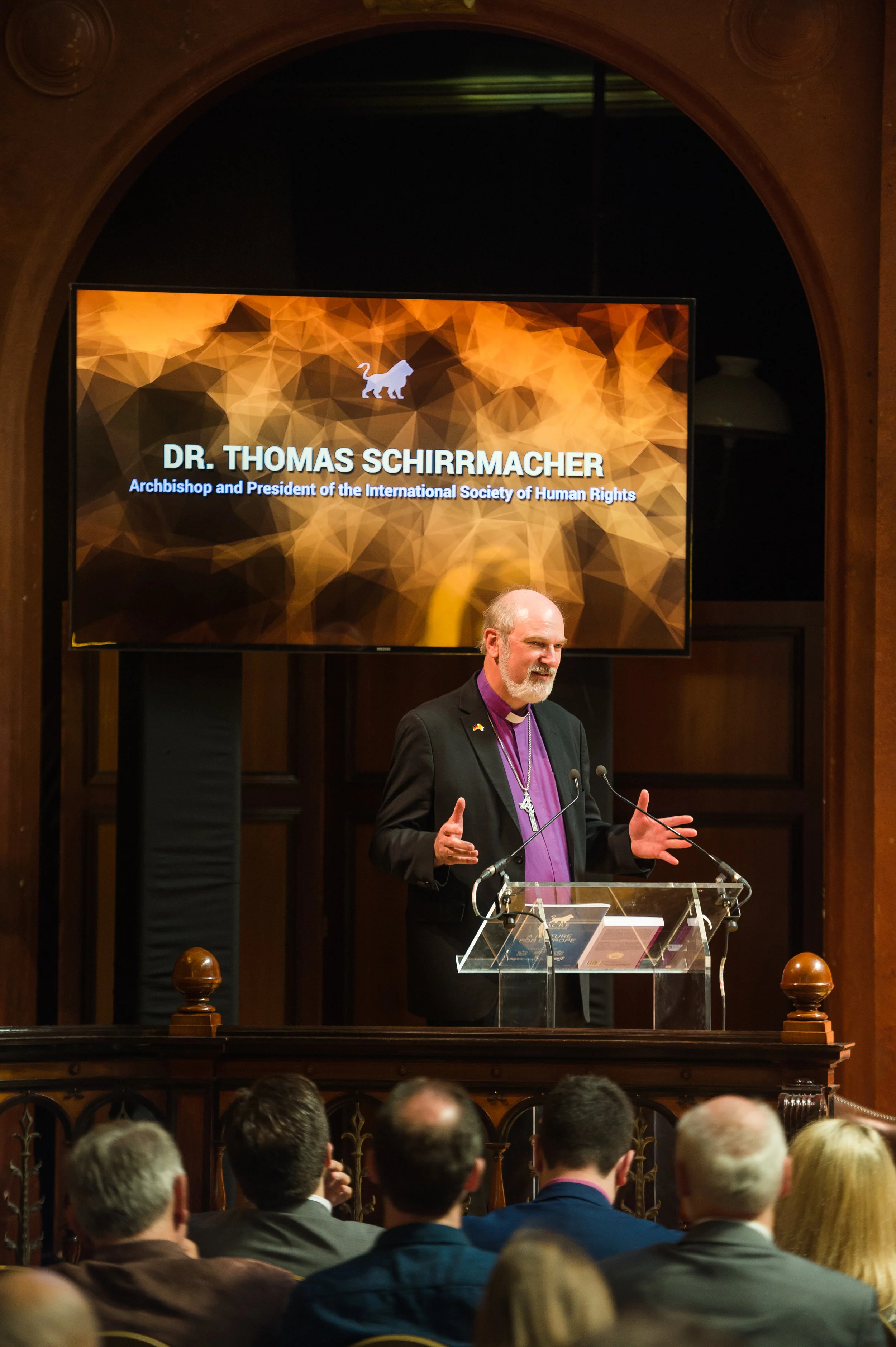 18_06_28_edificio_faithfreedom_summit_2018_599_43294896441_o.jpg