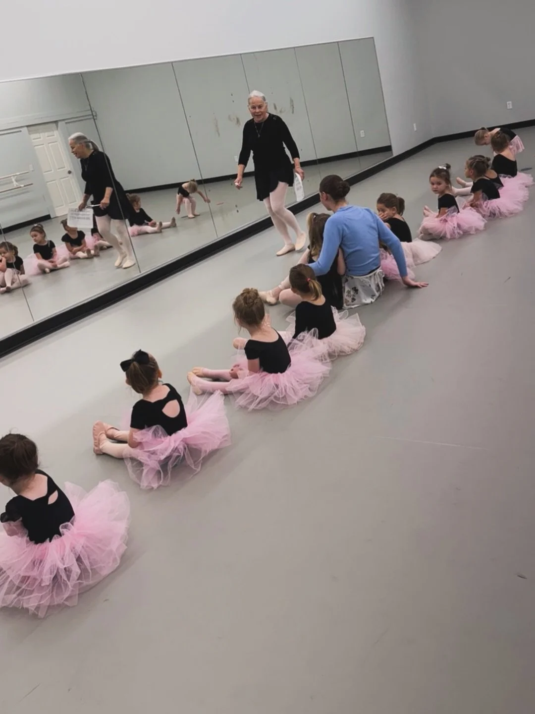 We missed tutu day (2/2) so here are some tutu cute pics to make up for it!!! 💘 #fremontballetschool #fremontohiodance #tutu #ballet