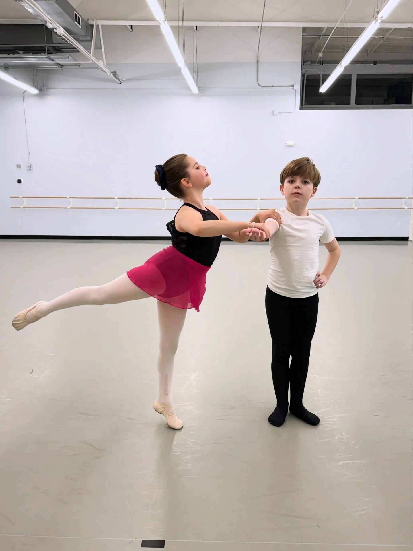Reaching for the stars ✨🩰 

#fremontballetschool #ballet #dance #balletclass #fremontohiodance