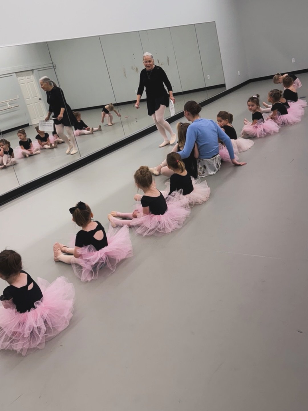 We missed tutu day (2/2) so here are some tutu cute pics to make up for it!!! 💘 #fremontballetschool #fremontohiodance #tutu #ballet
