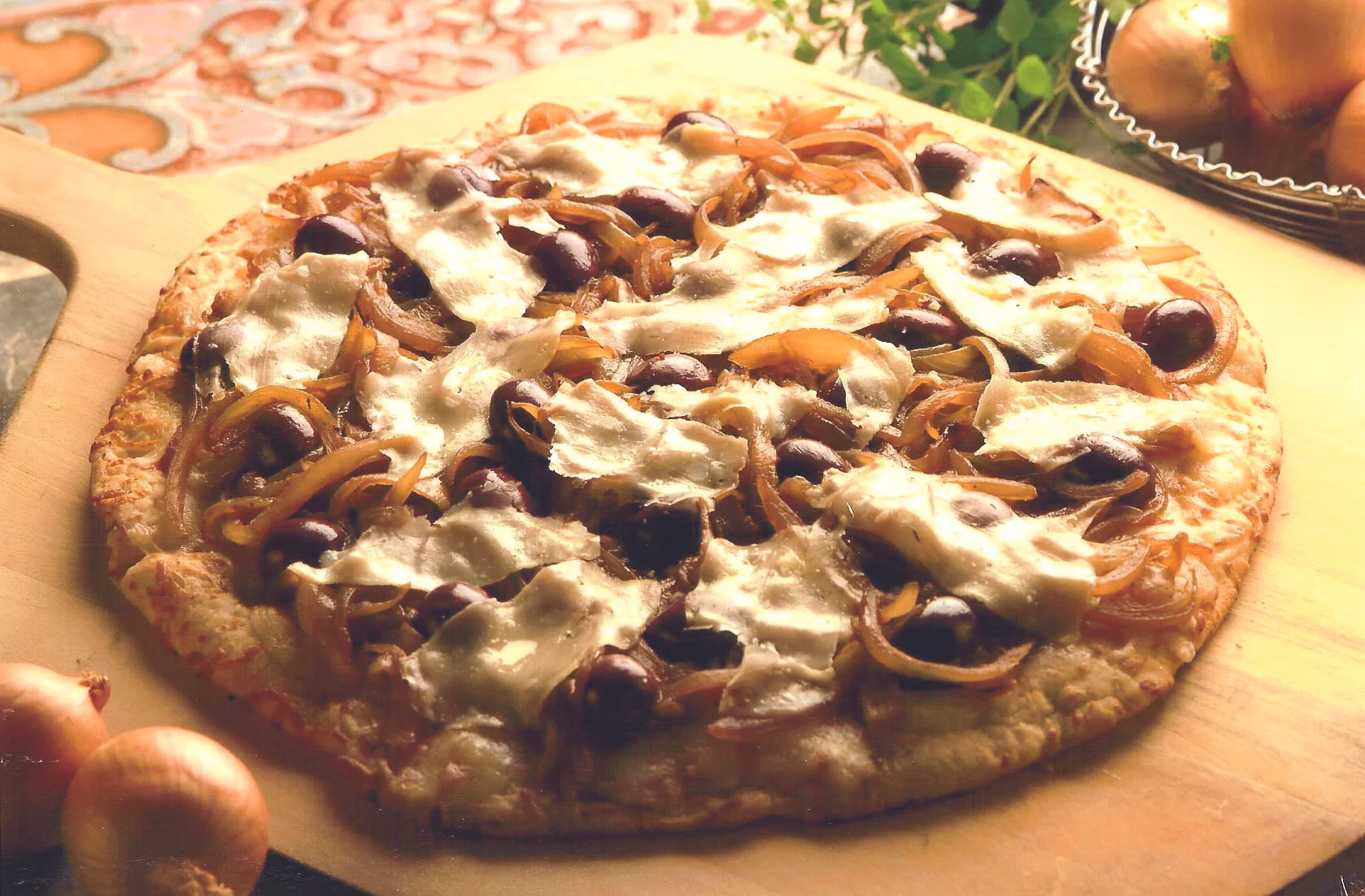 Sweet and Bold Caramelized Onion Pizza