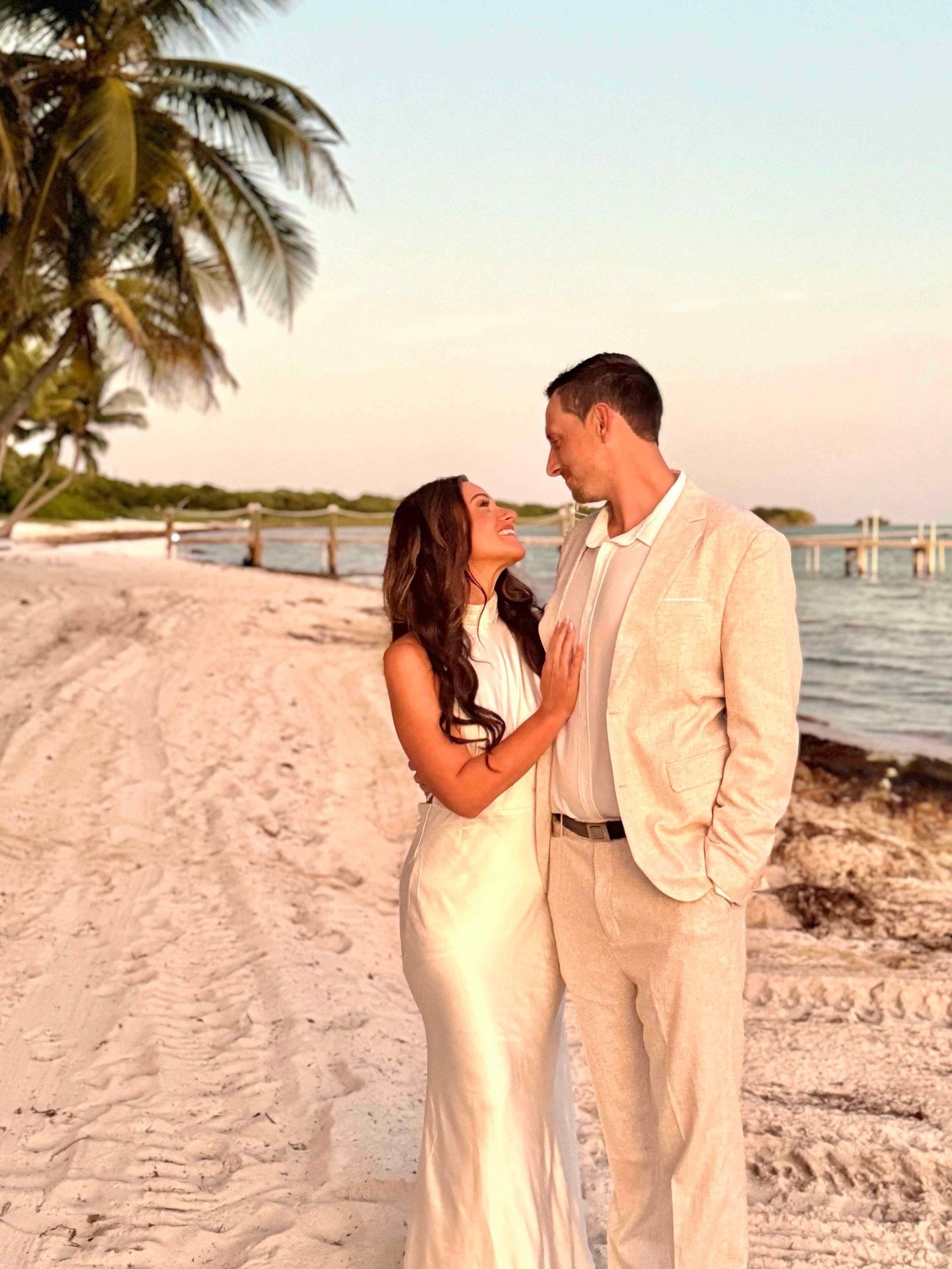 This is me telling you to book hair and makeup for your welcome party. You won&rsquo;t regret it.
Congratulations 💕Samantha + Dalton💕 
📸 @bestdayeverweddingsfloridakeys