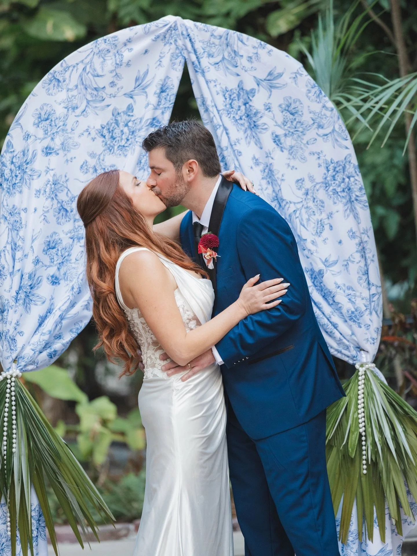 ❤️💕❤️💕
Planning: WCO Events - @wcoevents + @kathleen.swift_wcoevents
Venue: Hemingway Home - @hemingwayhomeevents 
Catering: Catered Affairs - @cateredaffairskeywest
DJ: Kiss Me - @kissmedj
Photographer: Meandering Media - @meanderingmedia
Florist: