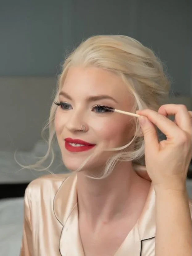 We must have more red lips 💋