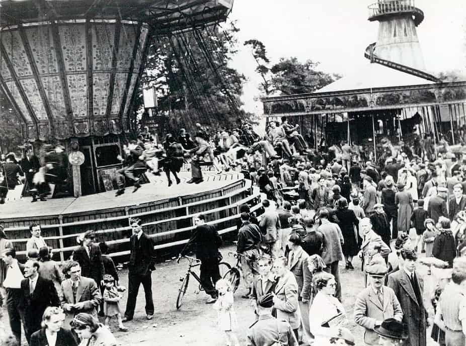 1941, Hampstead Heath fair in wartime