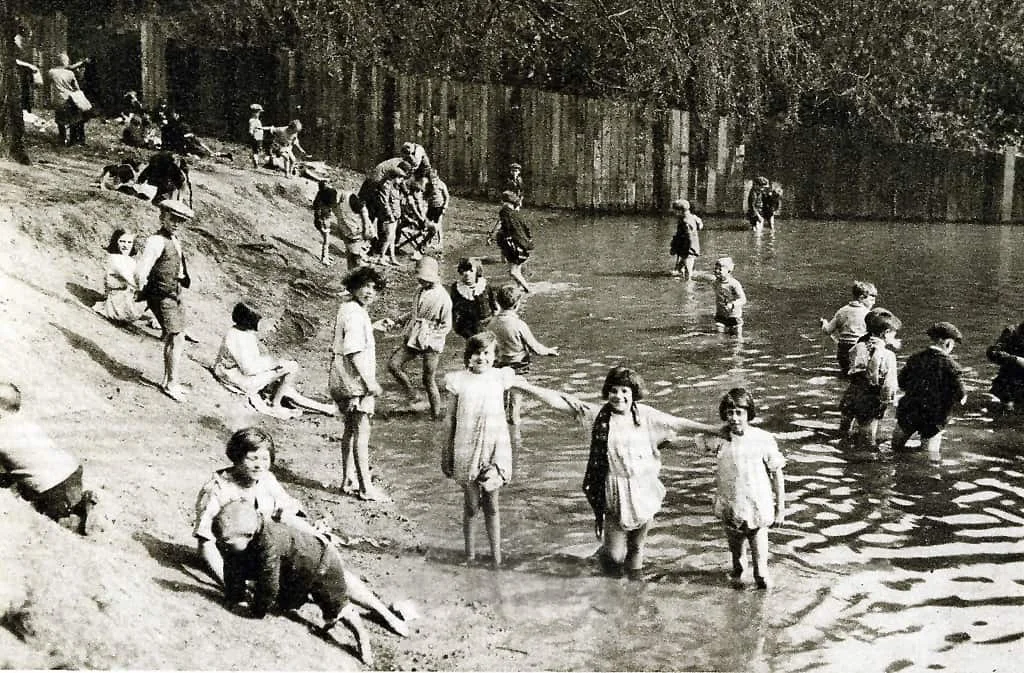 1926 Hampstead Ponds.jpg