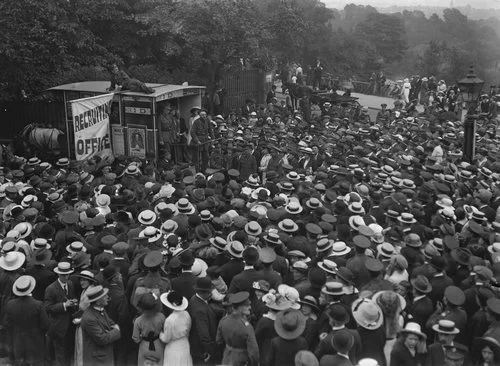 Recruiting meeting on Hampstead Heath, 1915