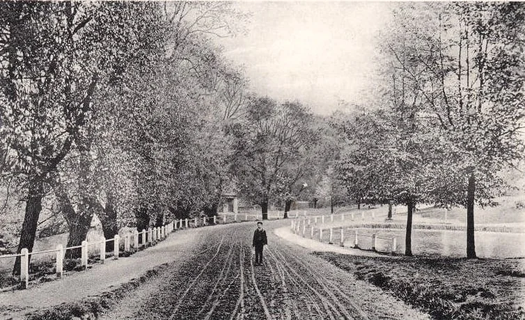 1907 Rotten Row and entrance to Golders Hill.jpg