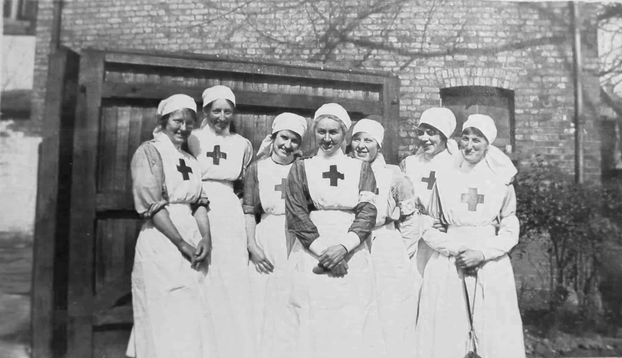 1914-1918+Rosslyn+Lodge+Military+Hospital+nurses.jpg