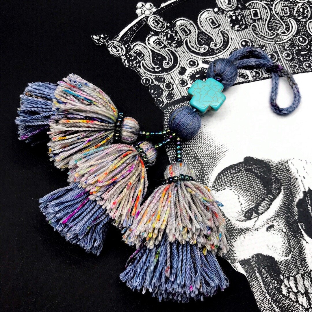 Free pattern for Royal PomTassel Style 3