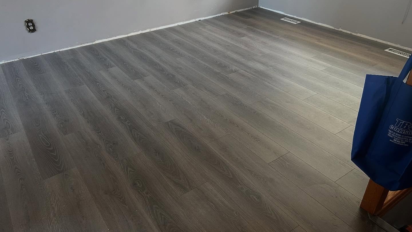 Threw down some @cascadeflooringproducts Hydro Floor laminate last week. ππ»
#WeFitYourSpace #Laminate #SupportLocal #CascadeLaminate