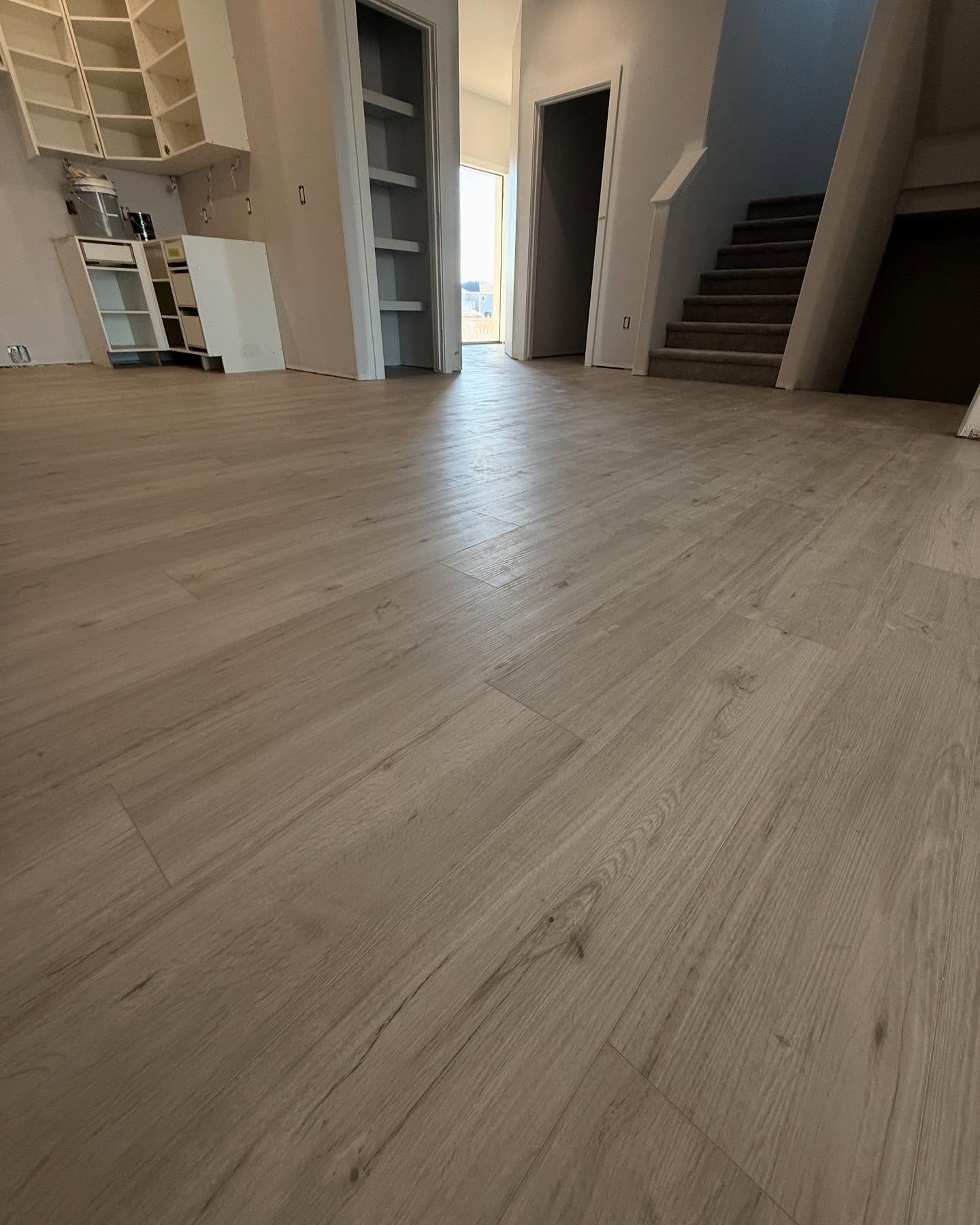 @waltonbrosflooring threw down 760sf of @homesprobm Venice color: Alaska down yesterday !!! β¨. Thanks boys!
#WeFitYourSpace #VinylPlank #LuxuryVinylPlank #SPCFlooring #SupportLocal