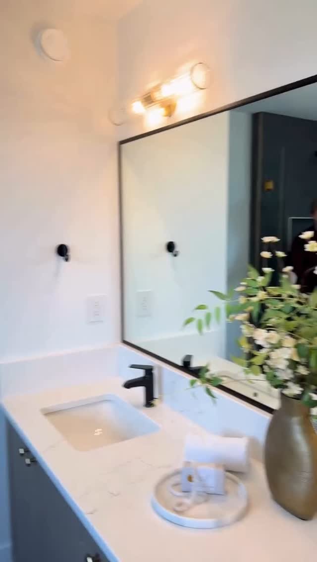 What would you have picked? π€π Beautiful tile work by @itilecontracting
#WeFitYourSpace #SupportLocal #BathroomTiles