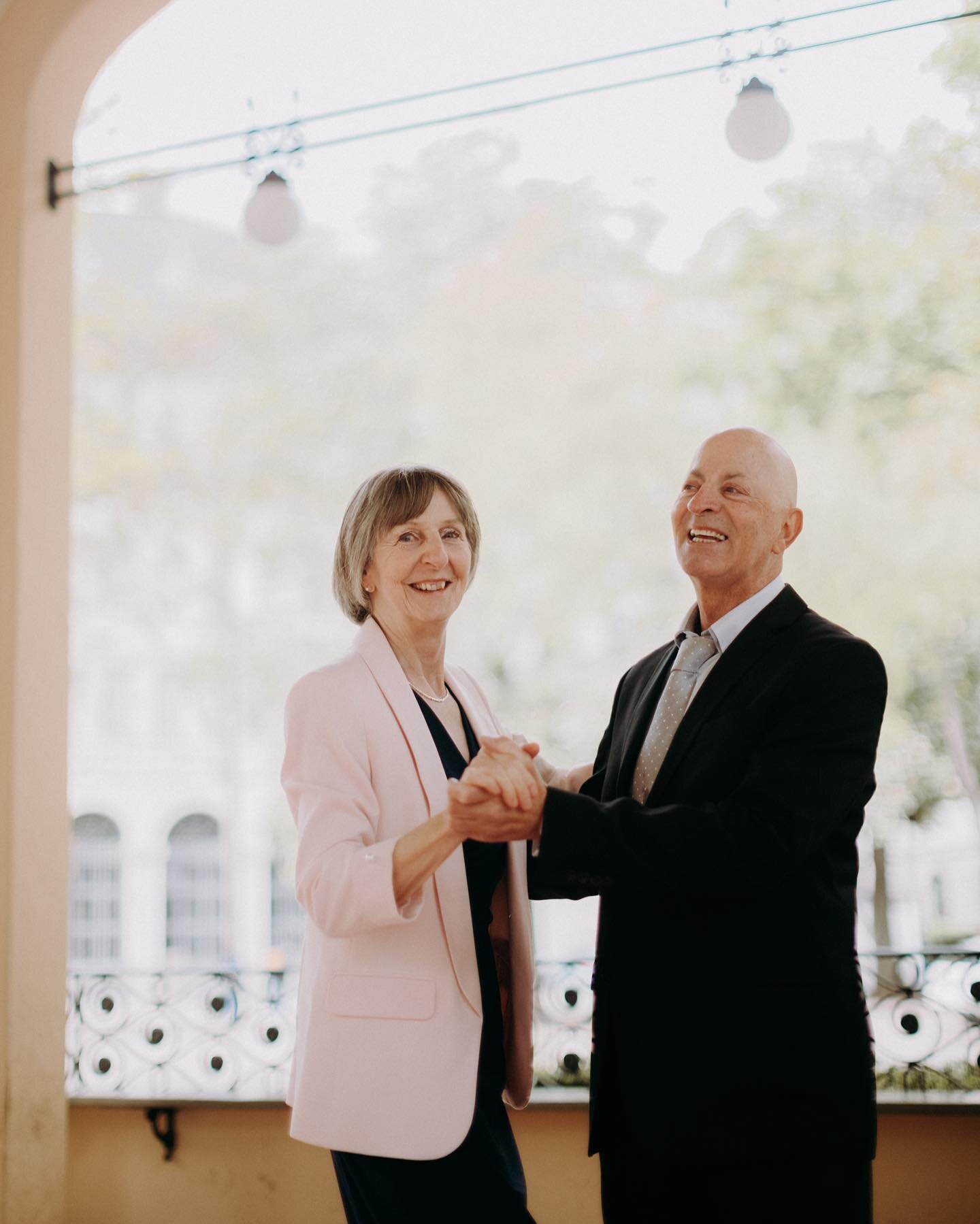 Yo how much I love the grandparents at weddings 😍 They always have a special place in my heart ❤️
This was the song we danced to - say you won&rsquo;t let go - Dance with me until we&rsquo;re grey &amp; old
.
.
.
.
.#outdoorwedding #modernbride #wed