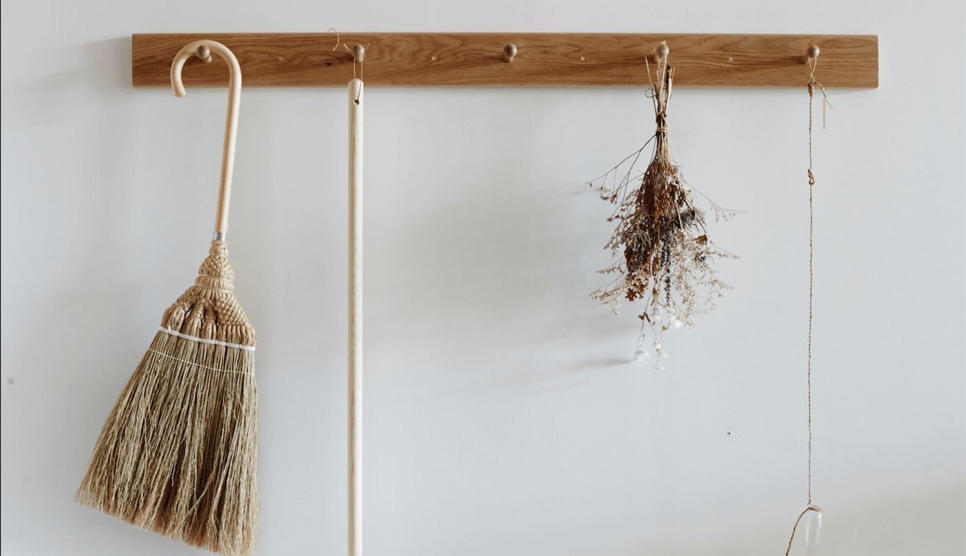 Shaker Peg Rail, image via Mjölk