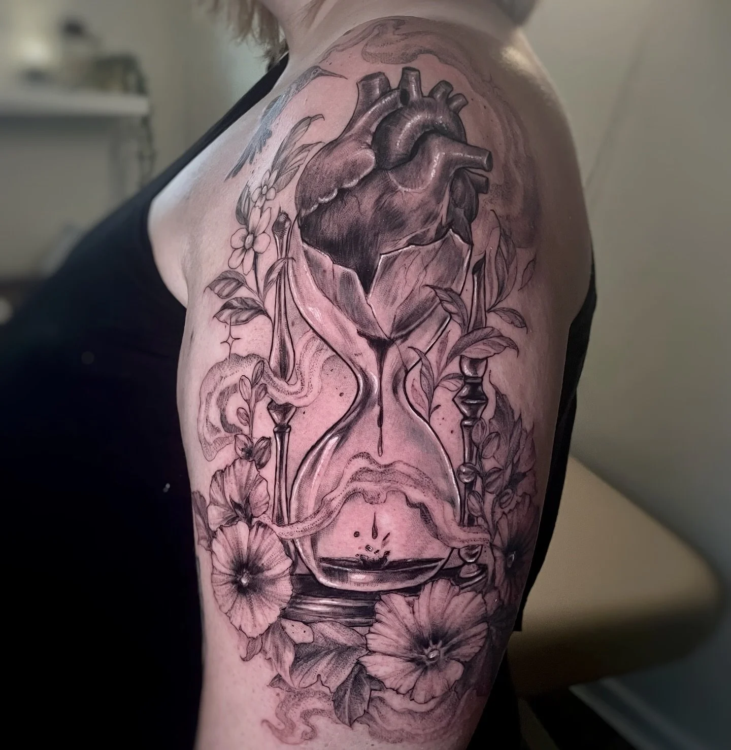 Thanks for taking the trek to Winnipeg for this Lisa!
.
.
.
.
.
#winnipegtattoo #winnipegtattooartist #calgarytattoo #tattoowinnipeg #ladytattooer #wpgtattoo 
 #canadiantattooartist #tattoos #wpgtattoos #tesiarhindtattoos #tesiacoil
 #canadatattoos #