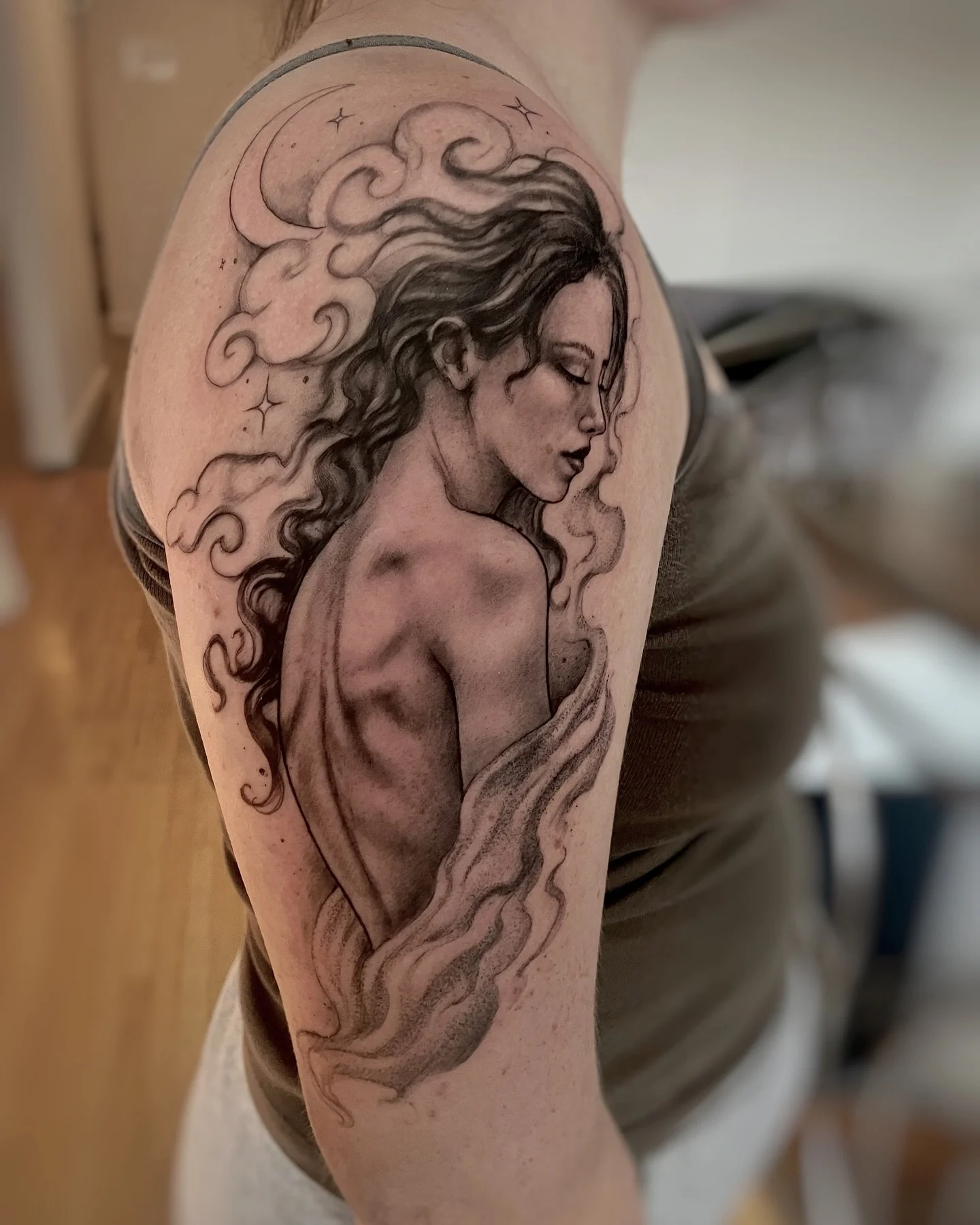 I finally got to tattoo this flash piece I drew awhile ago. It means a lot when people want my flash ❤️ 
Thanks Jessica!
.
.
.
#winnipegtattoo #winnipegtattooartist #calgarytattoo #tattoowinnipeg #ladytattooer #wpgtattoo 
 #canadiantattooartist #tatt