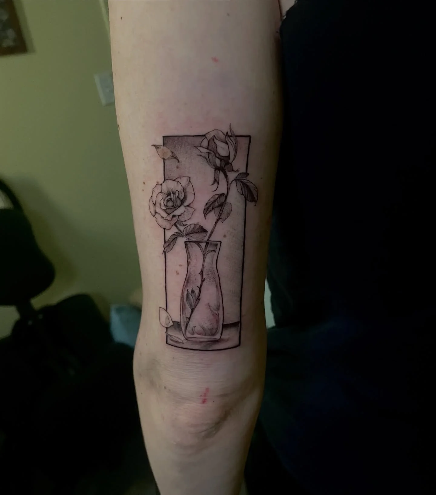 A few tattoos I&rsquo;ve done in the past few weeks. Some in progress and some smaller ones, but a good collection of the stuff I do. Lady faces, fantasy, foliage, dragons, pet portraits. 
.
.
.
#winnipegtattoo #winnipegtattooartist #tattoowinnipeg #