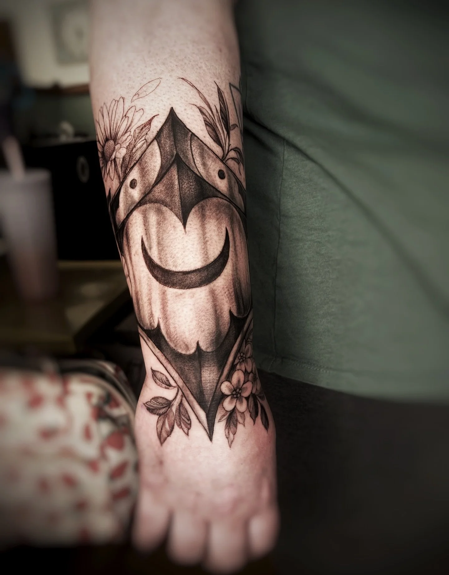 Another feminine armour to join my army. And tomorrow I get to do an armoured thigh piece! Heck yes. More armour please! I&rsquo;m still accepting applications for large pieces for 2027 because I have room for ~15 more and I&rsquo;m letting them tric