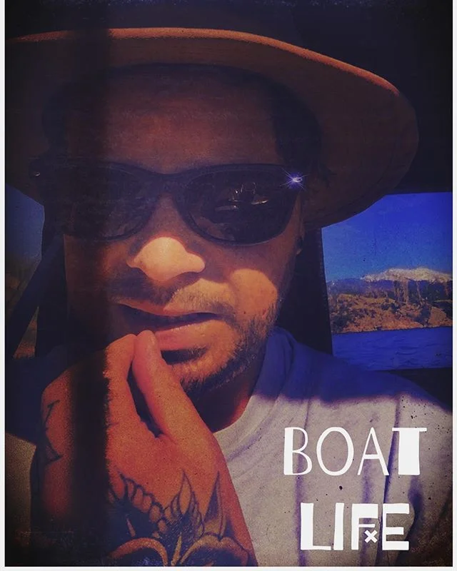 #grandlake BOAT LIFE 👌🏼🎉🍾 relaxing from studio work.