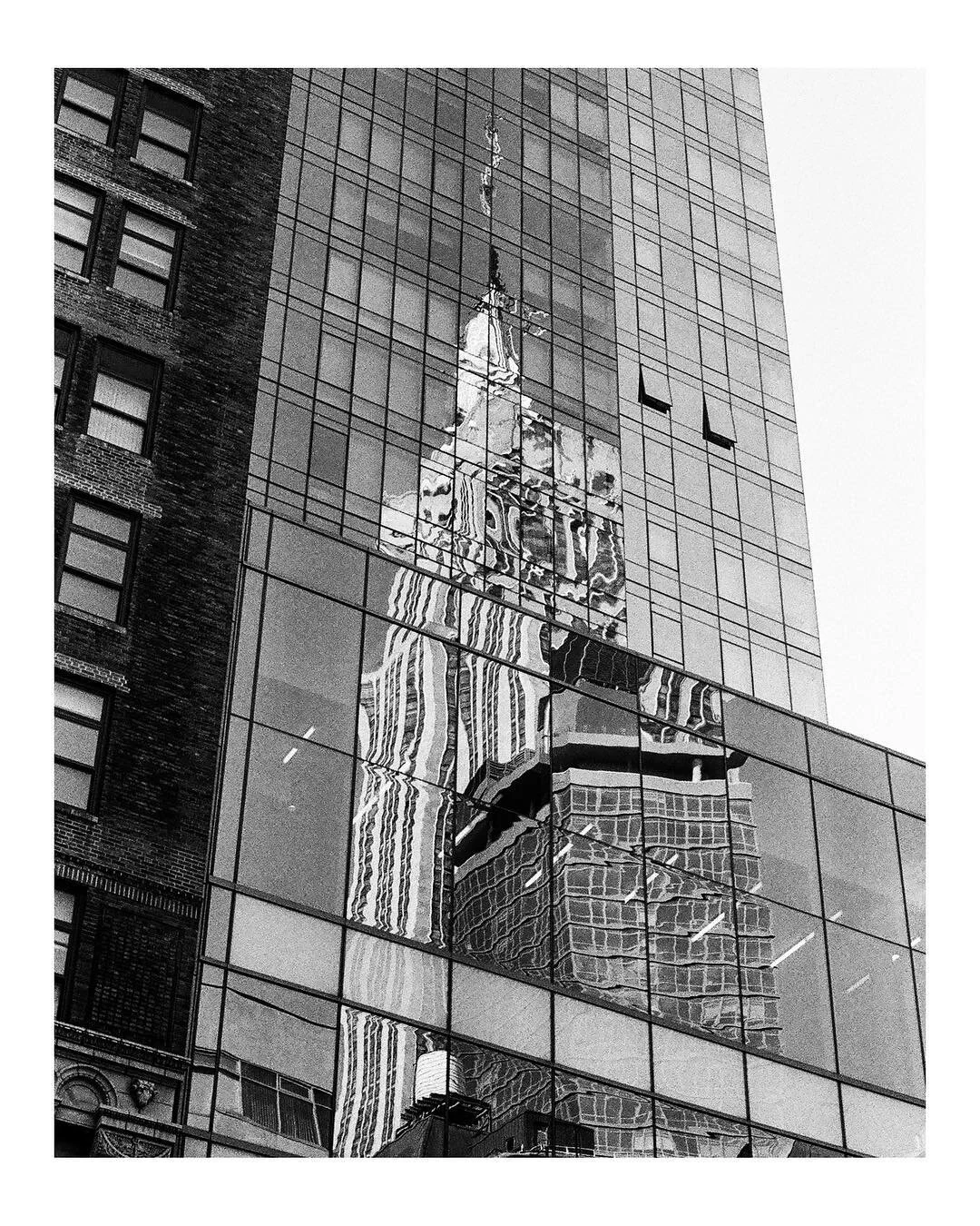 midtown, august.
.
.
.
#theanalogclub #photofilmy #back2thebase #35mmbook #imaginarymagnitude #bordrs #goldmoony #staybrokeshootfilm #spi_collective #filmphotography #filmphotographic #bnwphotography #streetphoto_bw #streetphotography #blackandwhite 