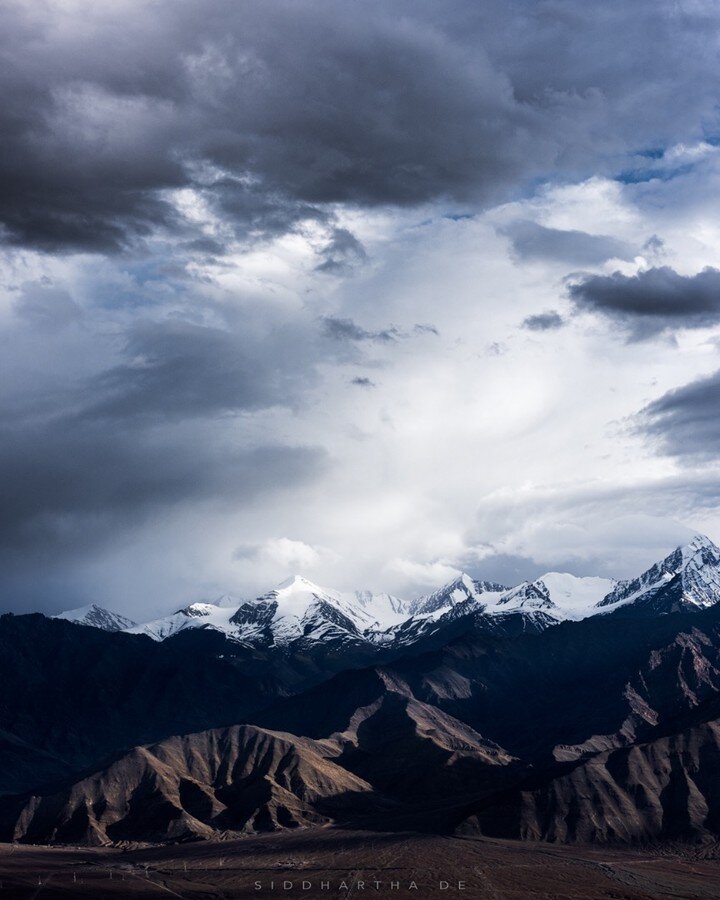 Adventures in the mountains! Who wants to explore Ladakh in the Indian Himalaya? Tag someone you know who needs the trip of a lifetime!

siddharthade.com

#siddharthadephotography #landscapephotography #landscapelover #landscape_captures #landscapes 