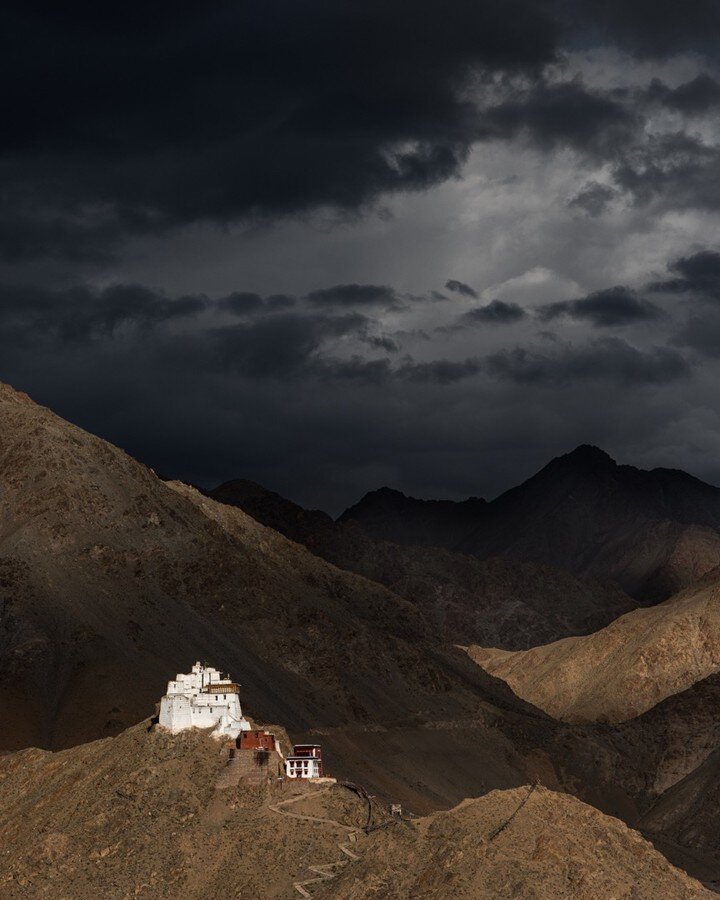 Adventures in the high desert! Who wants to explore Ladakh in the Indian Himalaya? Tag someone you know who needs the trip of a lifetime!

siddharthade.com

#siddharthadephotography #landscapelover #landscape_captures #landscapes #ladakh #india #land