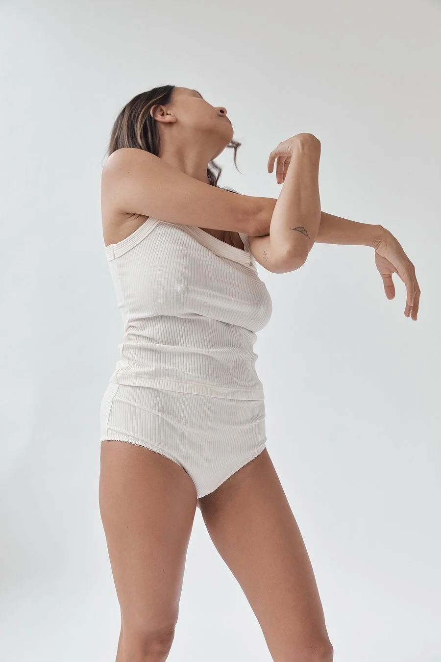 Juem_Holly_Shot_7_055_900x.jpg