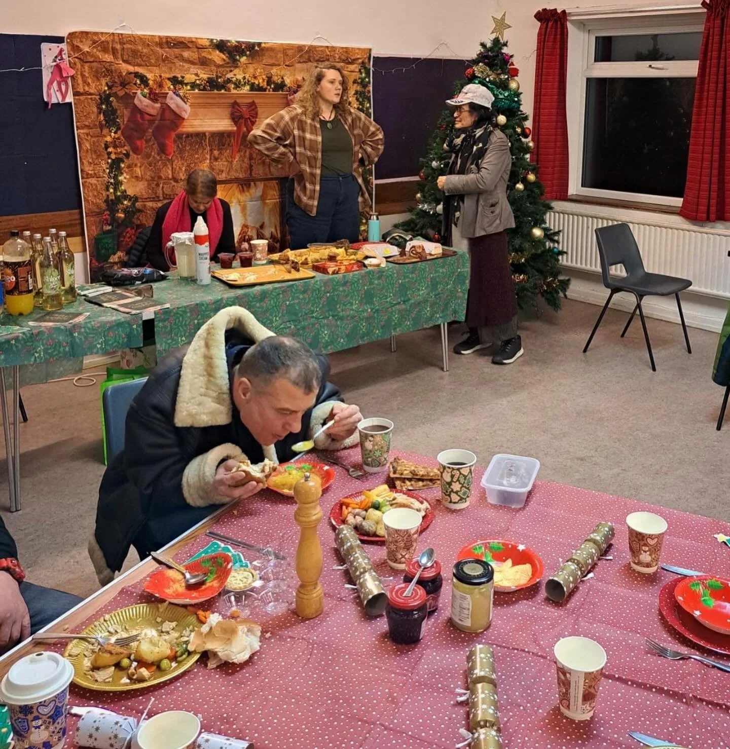 Another Christmas Day completed, thanks to 30 fantastic volunteers! 🌟 

Last night, our guests had a meal and a safe night&rsquo;s sleep over Christmas Eve, and woke up to a little stocking from Santa 🎅 We then served bacon rolls and minced pies fo