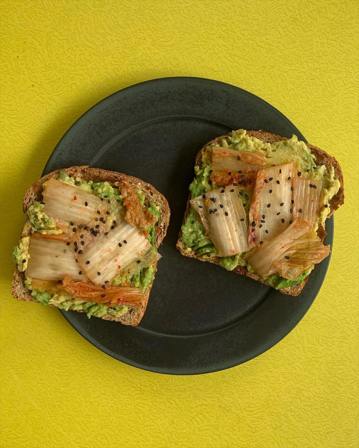 😍🥊

Kimchi avocado toast with miso paste, garlic, onion, and toasted sesames

Pomegranate berry banana smoothie with soy milk, turmeric, black pepper, spinach, flax seeds, chia seeds, and sea salt