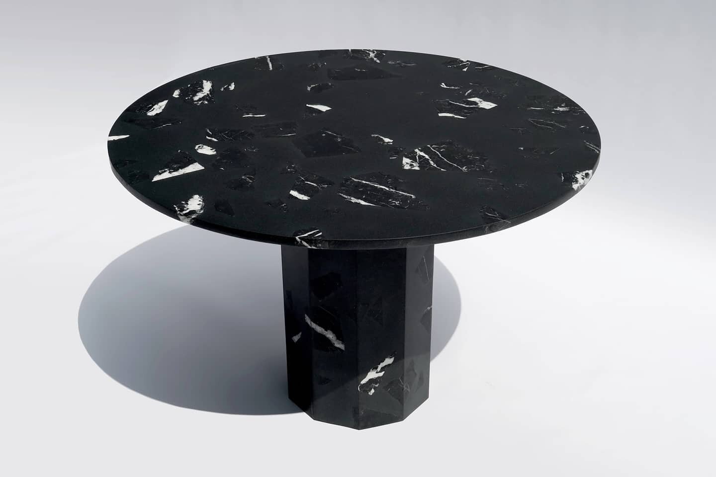 BLACKOUT. One of our standard 4 seaters pedestal dining tables in Nero Marquina 'special' on black.
.
.
.
#altrock #altrocksurfaces #blackterrazzo #terrazzo #black #allblack #blackout #neromarquina #customterrazzo #nero #marble #naturalstone #diningt