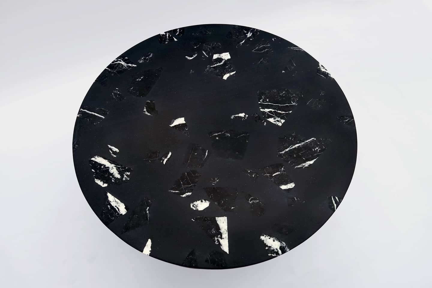 Nero Marquina on black. This would work great on a floor or for bathroom surfaces too. Classy 🕶️
.
.
.
#altrock #altrocksurfaces #terrazzo #blackterrazzo #customterrazzo #handmadeterrazzo #handmade #marble #marblecoffeetable #marblefurniture #marble