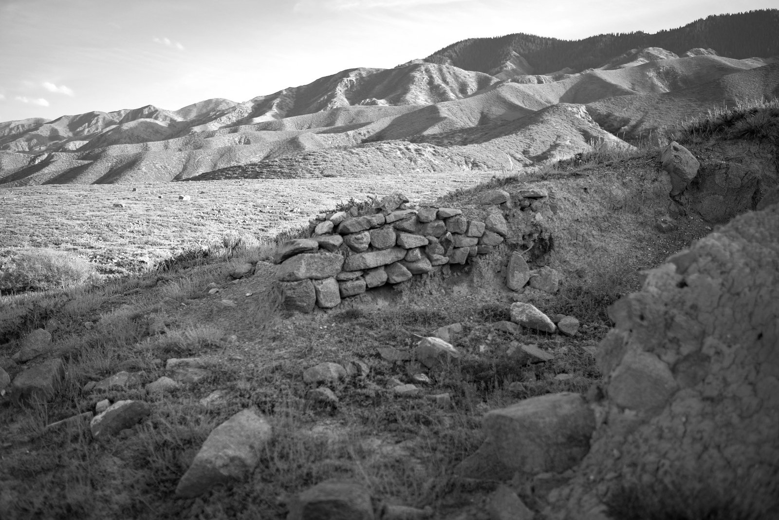  Remains of the mud huts of the first mine builders. 