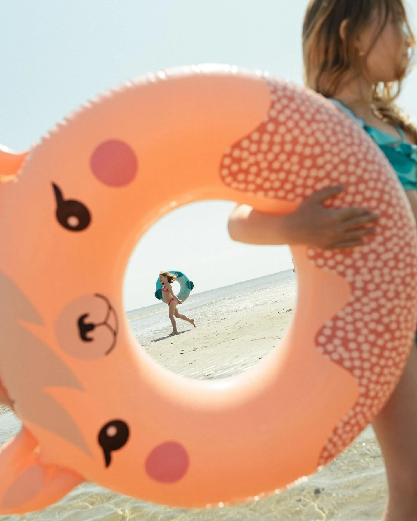 Kit&rsquo;s kids in @kidsonly_official ☀️

#kidsphotoshoot #kidseditorial #kidsphotographerdenmark #kidsfashion #b&oslash;rnemode #aarhusfotograf #kidsonlyofficial #sunjellies #intex #aarhusphotographer