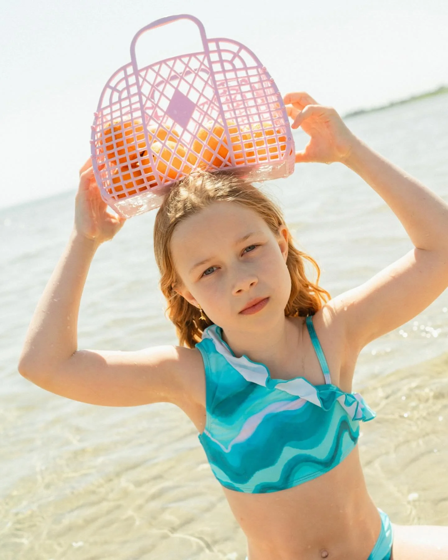 Sigga 🩵

Bikini: @kidsonly_official 
&Oslash;reringe: @maanesten 
Taske: @sunjellies 

#fotograf #aarhusfotograf #fotografaarhus #kidsphotographer #kidsphotographerdenmark