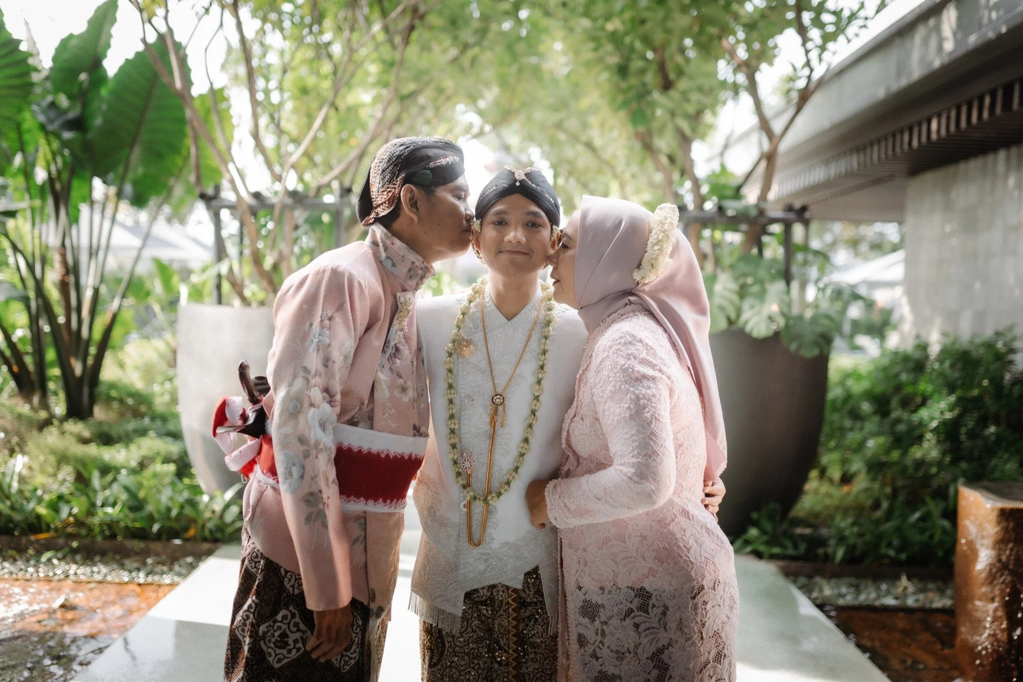 Andra & Astri - Semarang Wedding by Evans - 28.jpg