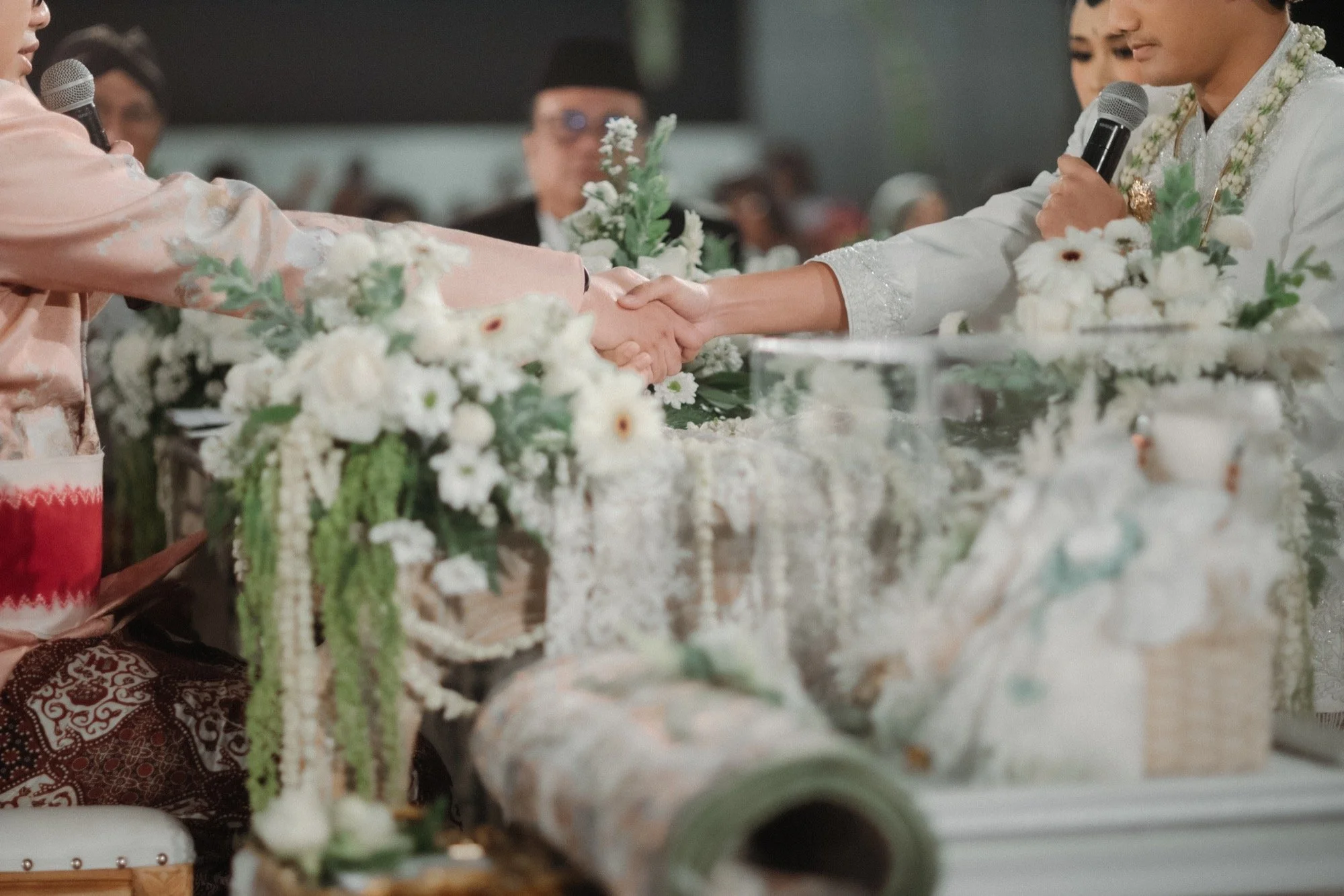 Andra & Astri - Semarang Wedding by Evans - 37.jpg
