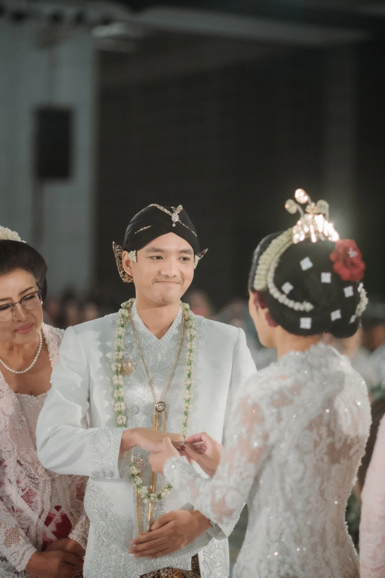 Andra & Astri - Semarang Wedding by Evans - 42.jpg