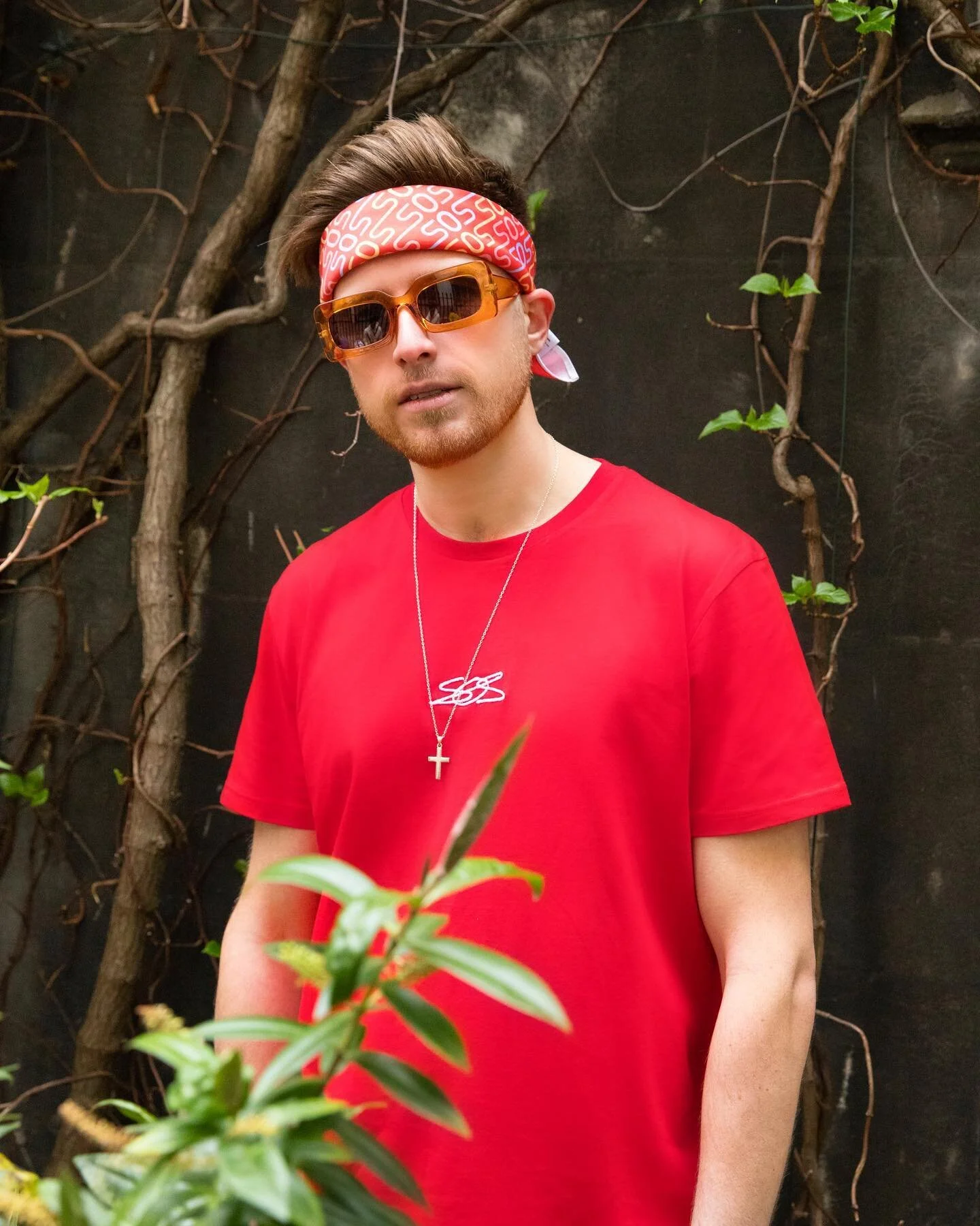 This SS21 #SOSEssentials T-Shirt is purposefully oversized with a relaxed fit and features our &ldquo;Upgrade Your Reality&copy;&ldquo; poster artwork. Made from PETA-Approved Vegan cotton 🌱 - available online via link in bio 🔗 samosullivan.co.uk
&