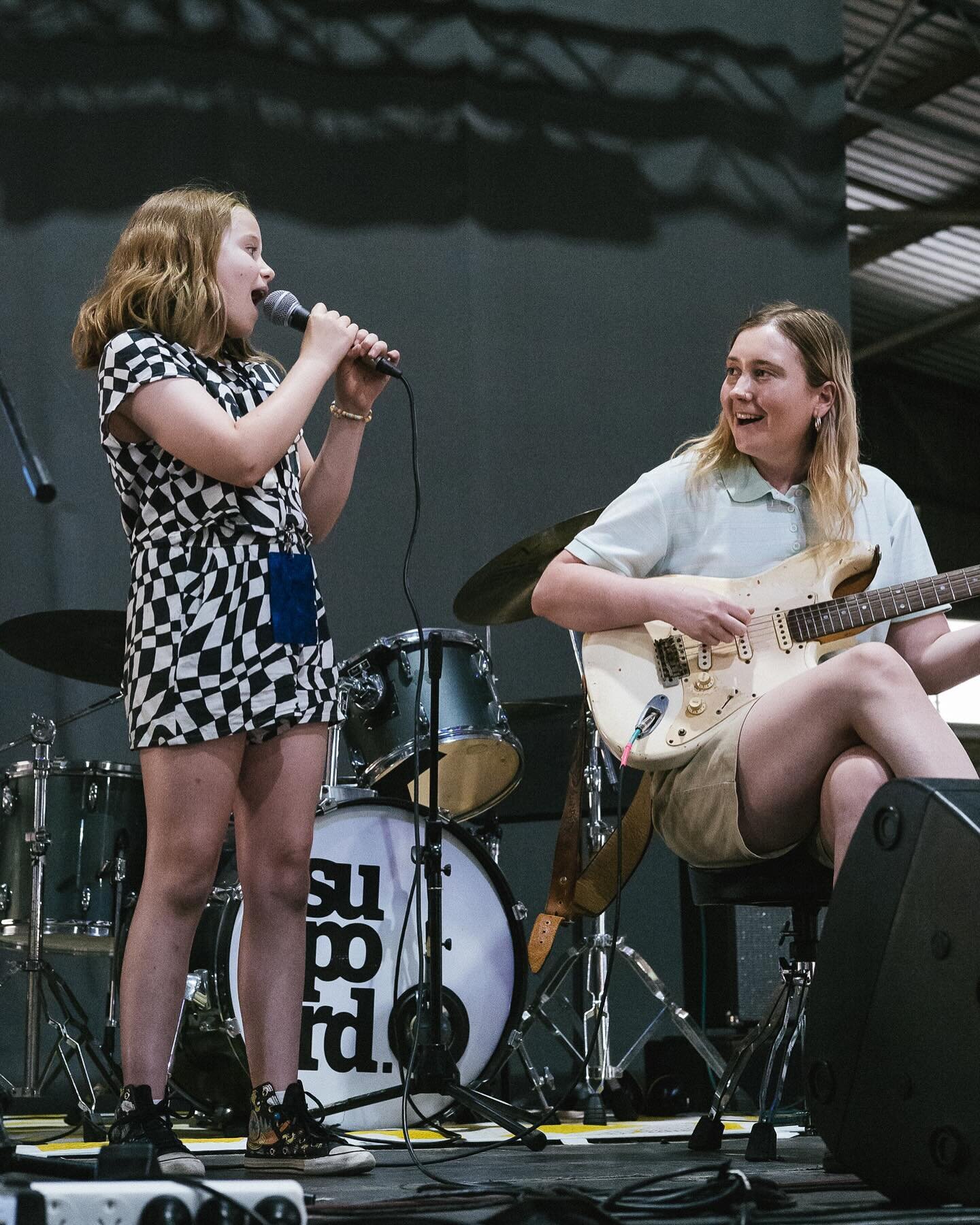 🐉 MAUDE AND THE MYSTERIOUS MONSTERS 🐉

This young singer songwriter has been writing her own songs with her incredible mentor @ashajefferies for over a year now, and getting to watch them rock one of her originals on stage at Butterfest was a heart